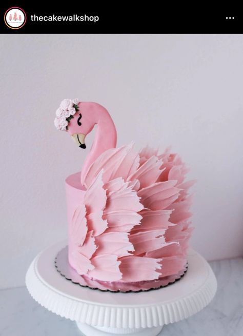 Flamingo Birthday Cake, Swan Cake, Feather Party, Flamingo Cake, Flamingo Birthday Party, Flamingo Theme, Bird Cakes, Flamingo Birthday, Family Birthdays