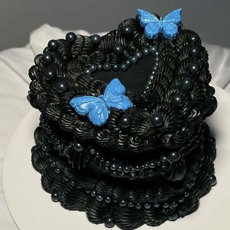 Goth Cakes, Victorian Cakes, Gothic Cake, Heart Birthday Cake, Bolo Vintage, Vintage Birthday Cakes, Birthday Cakes For Her, Butterfly Cakes, Pretty Birthday Cakes