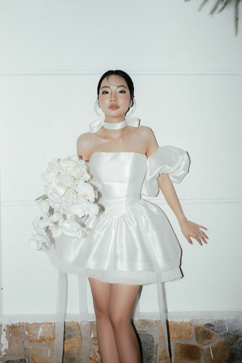 https://www.boredpanda.com/zendaya-stylist-law-roach-reveals-big-5-designers-refused-work-with-star/?utm_source=pinterest27&utm_medium=link&utm_campaign=direct Engagement Dress Short, Tafta Dress, Short Bride, Wedding Dress Ivory, Shoulder Wedding Dress, Dress Engagement, Wedding Dress Organza, Off Shoulder Wedding Dress, Mini Wedding Dresses