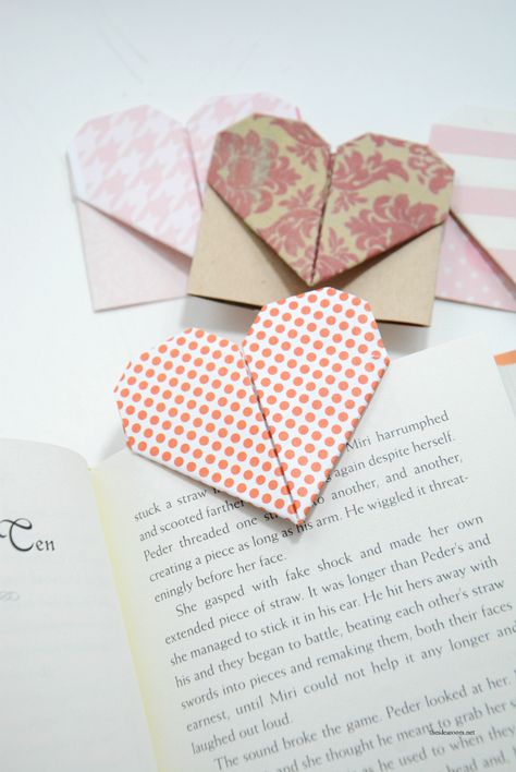 Origami Heart Valentine Bookmarks - The Idea Room Paper Hearts Origami Bookmark, Hart Origami, Valentine Bookmarks, Origami Kutu, Origami Hearts, Valentines Bookmarks, Origami Bookmarks, Dollar Origami, Origami Ball