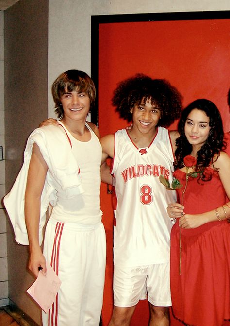 Troy and Gabriella Gabriella High School Musical, High School Musical Costumes, Gabriela Montez, Troy And Gabriella, High School Musical Cast, High School Musical 2, High School Music, High School Musical 3, Troy Bolton