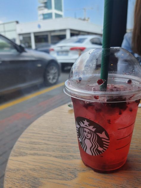 Fake story Starbucks berry hibiscus st snap instagram aesthethic Berry Hibiscus Starbucks, Fake Story Starbucks, Fake Starbucks, Starbucks Fake Story, Starbucks Calories, Berry Hibiscus, Food Story, Calorie Calculator, Fake Food