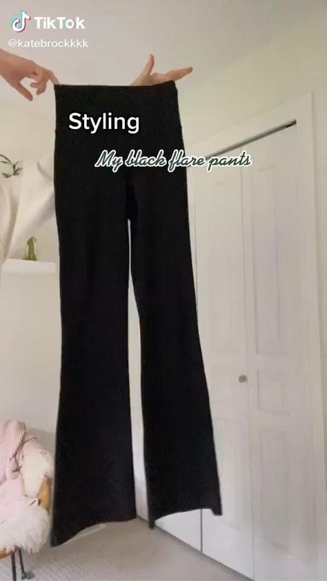 Flared Trousers Outfit, Flare Leggings Outfit, Outfits Leggins, Fesyen Islam, Black Flared Leggings, Trousers Outfit, Black Flare Pants, Pants Outfit Casual, Mode Boho