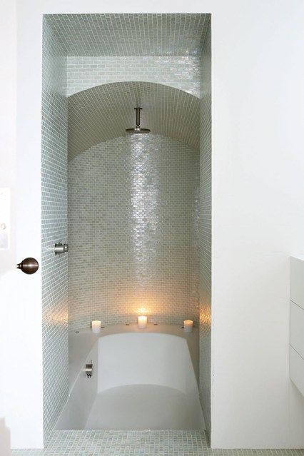 Small spaces, HUGE inspiration. See all our design ideas for a small bathroom, small bedroom, small kitchen and more. Bathtub Ideas, Bad Inspiration, Small Space Design, Roman Style, Ground Level, Dream Bathrooms, Natural Home Decor, Cool Ideas, House Bathroom