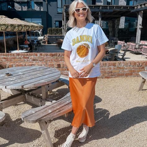 @ruthberginmakeupartist rocking our ‘Yaella’ orange slip skirt 🤩🍊🧡 Orange Silk Skirt Outfit, Orange Skirt Outfit Ideas, Colorful Aesthetic Outfits, Orange Skirt Outfit, Slip Skirt Outfit, Silk Skirt Outfit, Style Themes, Skirt Outfit Ideas, Colorful Aesthetic