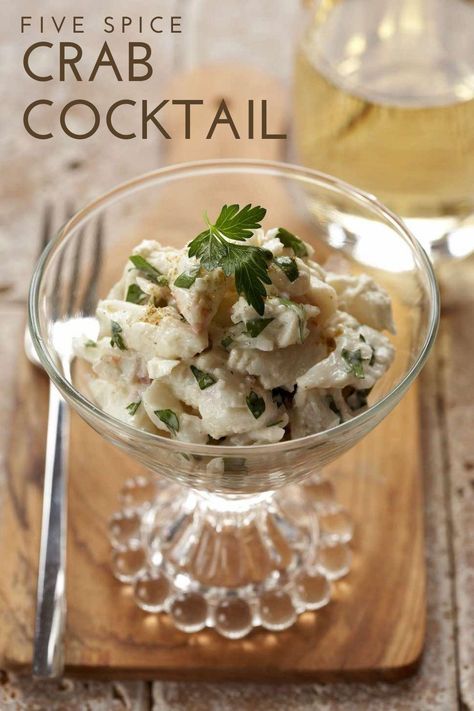 Crab Cocktail Recipes, Crab Cocktail, Dungeness Crab Recipes, Seafood Appetizers Easy, Aphrodisiac Foods, Spicy Crab, Cafe Royal, Elegant Appetizers, Appetizers For A Crowd