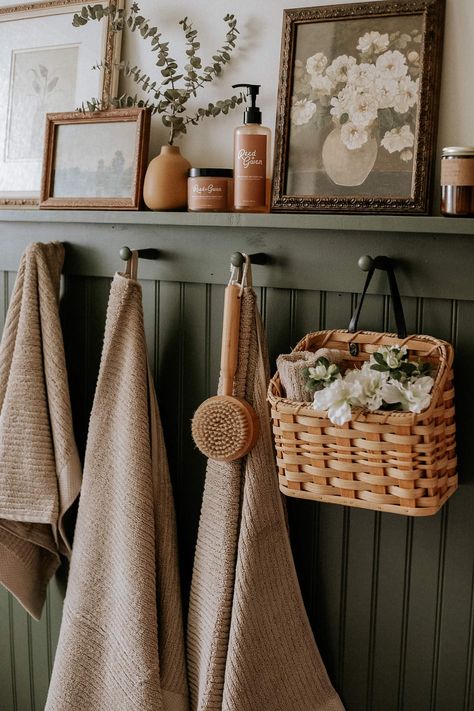 spa at home French Inspired Bathroom Decor, Natural Rustic Decor, Amber Bathroom, House Mudroom, Vintage Farmhouse Bathroom, Vintage Inspired Bathroom, Beadboard Bathroom, Antique Bathroom, Farmhouse Bathroom Design