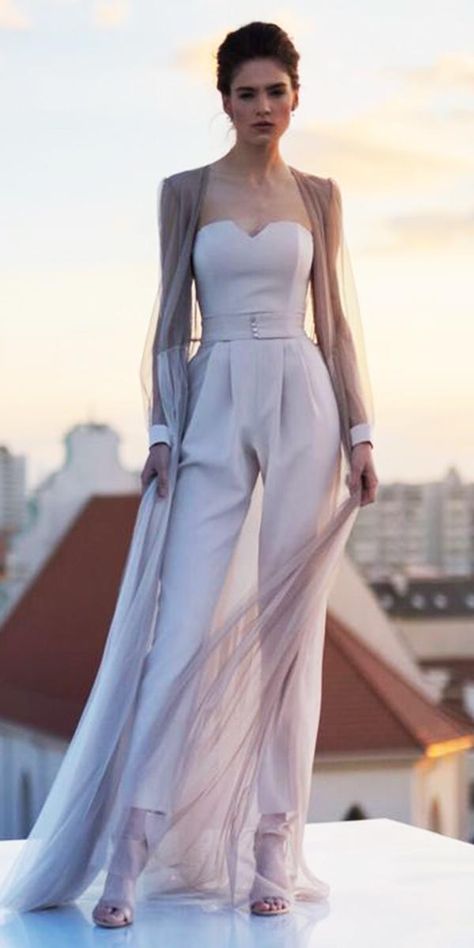 wedding pantsuit ideas sweetheart strapless simple with cape unona Wedding Suits For Bride, Wedding Pantsuit, Wedding Pants, Wedding Dress Suit, Women Suits Wedding, Dress Graduation, Bridal Jumpsuit, Wedding Jumpsuit, White Jumpsuit