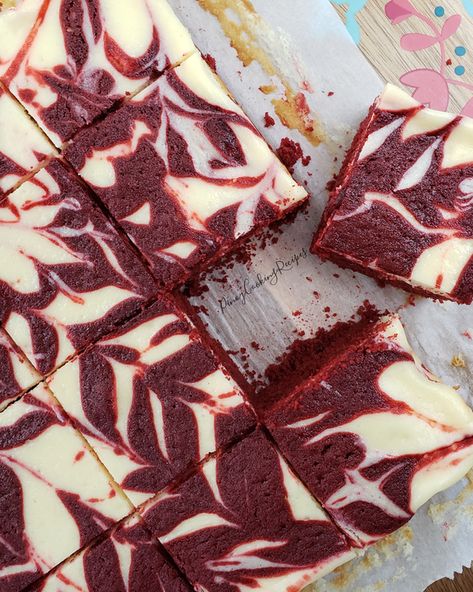 Red Velvet Cake Bars, Red Velvet Cheesecake Bars, Red Velvet Cookie Bars, Peach Bars, Cheesecake Menu, Peanut Butter Cheesecake Brownies, Healthy Bakes, December Ideas, Banana Chocolate Chip Cookies