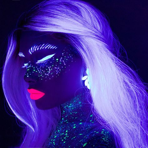 Natascha Pedersen on Instagram: “An awesome collab with singer #Ilang on his new single “Supernatural”✨ I’ve recreated this makeup from an old look that I did with uv…” Blacklight Makeup, Black Light Makeup, Costumes Faciles, Uv Makeup, Suva Beauty, Party Make-up, Neon Paint, Galaxy Makeup, Neon Makeup