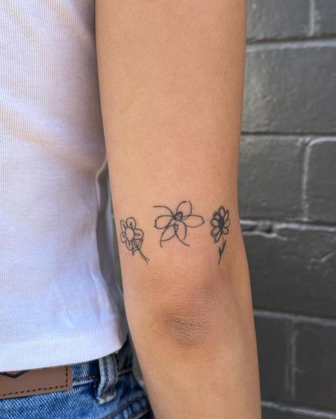 Mandi on Instagram: "Got to see these healed babies on Bec ✨😍 her grandparents drew these flowers and we brought them to life on her arm!! - - - #flowertattoo #customtattoo #familytattoo #sentimentaltattoo #familydrawsmytattoo #fineline #sketchtattoo #brunswick" Grandparents Tattoo, Grandma Tattoos, Arm Tattoos Drawing, Pug Tattoo, Cute Simple Tattoos, Pretty Hand Tattoos, Writing Tattoos, Flower Tattoo Arm, Bee Tattoo