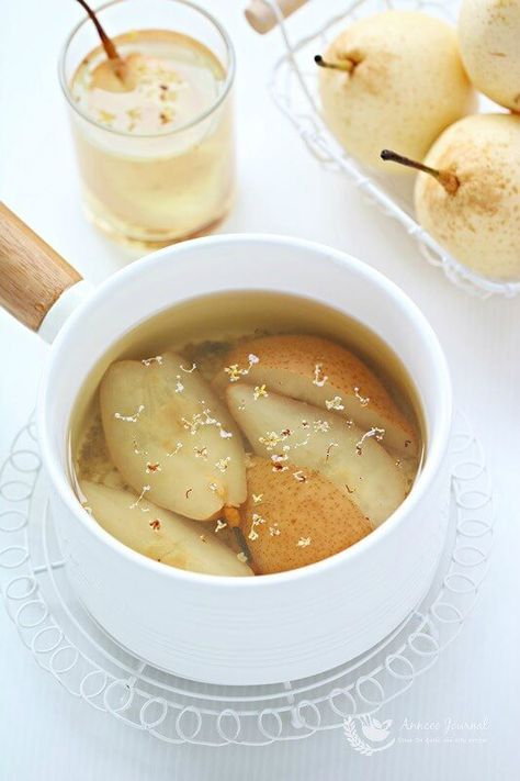 Pear Tea with Osmanthus 桂花雪梨茶 - Anncoo Journal Asian Pear Recipes, Tong Sui, Pear Drinks, Pear Tea, Asian Pear, Sweet Soup, Chinese Dessert, Pear Recipes, Cooking Game