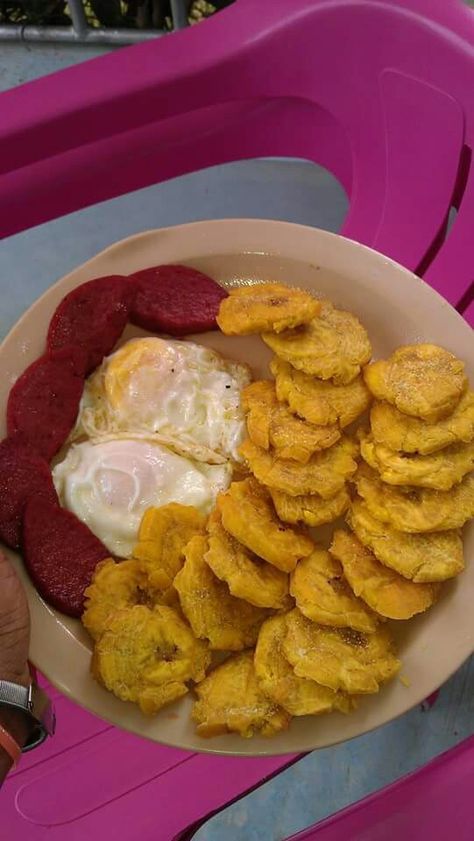 Fried Salami, Dominicano Recipes, Eggs Fried, Boricua Recipes, Dominican Food, Hispanic Food, Food Babe, Fried Eggs, Healthy Food Motivation