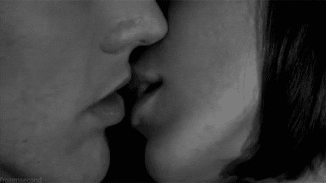 Josh and Jordan- first kiss Cute Couples Goals Photos, How To Kiss Someone, Passionate Kiss Gif, Full Kiss, Calin Gif, Steam Artwork, Lips Photo, Good Kisser, Kissing Lips