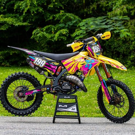 A #199 Suzuki can only belong to one guy 👍 Here’s @racerxonline’s most recent Garage Build, a 2003 #RM125 with the RM Restyle Kit 🔥Swipe to… Suzuki Motocross, Suzuki Dirt Bikes, Adventure Bike Motorcycles, Custom Dirt Bike, Garage Build, Cool Dirt Bikes, Image Moto, Motorcross Bike, Pretty Bike