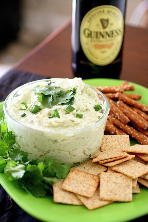 Cheddar Dip, Hp Sauce, Fete Saint Patrick, St Patricks Day Food, Healthy Dips, Saint Patties, Irish Recipes, Yummy Dips, Dip Recipes