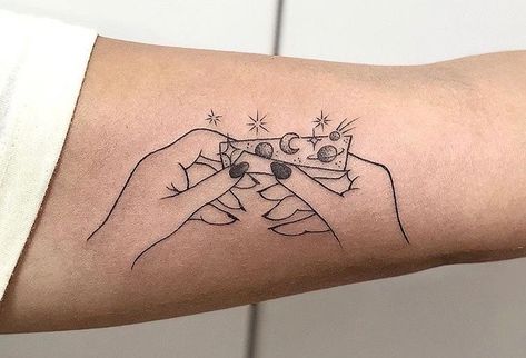 Earthy Tattoos Hippie, Hippie Tattoos, Earthy Tattoos, Hippie Tattoo, Planet Tattoos, Tattoo Hand, Inspiration Tattoo, Tattoos Geometric, Bff Tattoos