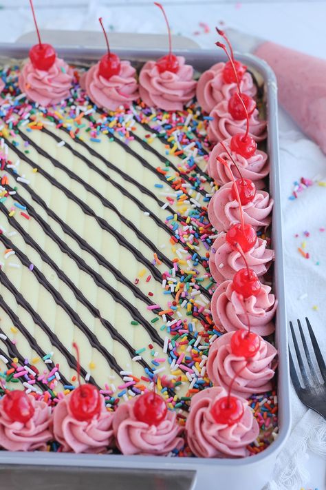 The Most Delicious Banana Split Sheet Cake - Baking with Blondie Baking With Blondie Cakes, Homemade Snack Cakes, Simple Birthday Sheet Cake Ideas, Slab Cake Decorating, Simple Birthday Sheet Cake, Decorating A Sheet Cake, Sheet Cake Birthday Cake Ideas, Diy Sheet Cake, Decorated Sheet Cakes