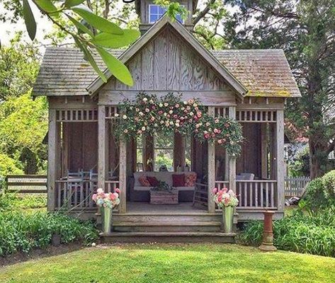 She Needs a She Shed with Fixer Upper Farmhouse Flair! Farmhouse Fixer, Fixer Upper Farmhouse, Farmhouse Flair, Cottage Market, Farmhouse Garden, She Sheds, Diy Shed, Small Room Design, Building A Shed