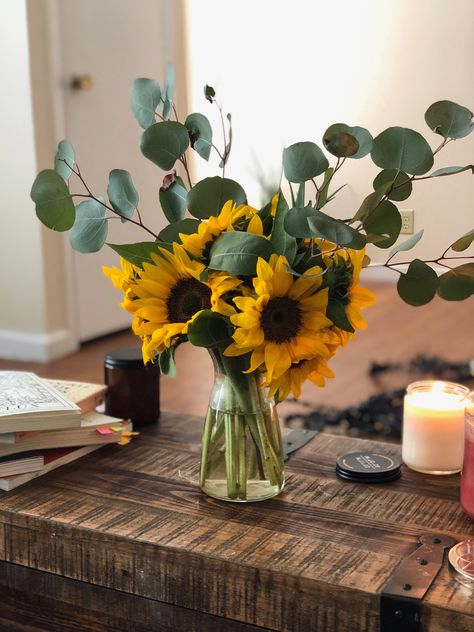 Sunflower Table Arrangements, Sunflower Wedding Centerpieces, Sunflower Floral Arrangements, Eucalyptus Centerpiece, Sunflower Wedding Decorations, Wedding Flowers Sunflowers, Sunflower Centerpieces, Sunflower Arrangements, Sunflower Baby Showers