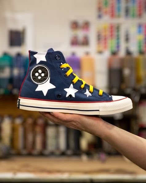 Coraline Shoes, Coraline Star Jumper, Coraline Converse, Coraline Things To Buy, Coraline Clothes, Coriline Sweater, Cool Converse, Cute Converse Shoes, Converse Aesthetic