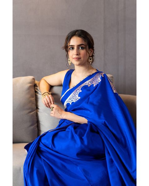 Anurag Katailiha on Instagram: “@sanyamalhotra_ 💙 Shot by 📸 @anurag8055 Assisted by: @vidhi__garg Styled by: @sukritigrover Team: @vanigupta.23 @vasudhaguptaa HMU:…” Celebrity Silk Saree Look, Royal Blue Saree Look, Sanaya Malhotra, Cop Husband, Royal Blue Saree, Party Saree, Bengali Saree, Jacquard Saree, Blue Silk Saree