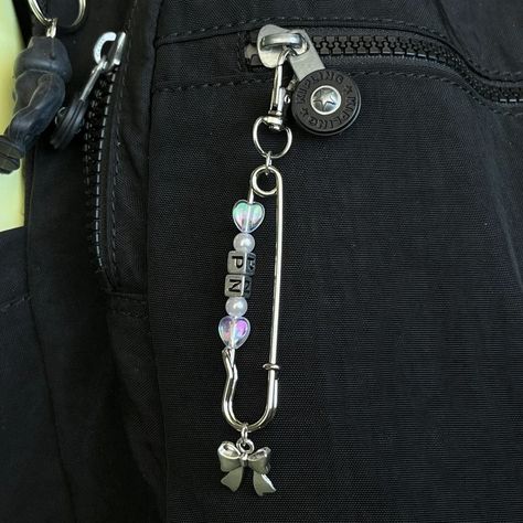 NEW Cute Metal Pin Safety Pin Keychain Initial Butterfly Bow Edgy Heart Pearl Y2k - Etsy Safety Pin Keychain, Pin Keychain, Safety Pin Crafts, Butterfly Bow, Bead Charms Diy, Diy Stuff, Metal Pins, Safety Pin, Austin Tx