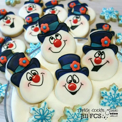 405 Likes, 22 Comments - Jill FCS (@jillfcs) on Instagram: “Frosty the Snowman cookies for Christian's birthday ... inspired by Christian's drawings and…” Christmas Cookie Decorating, Decorated Christmas Cookies, Frosted Cookies, Christian Birthday, Winter Cookies, Snowman Cookies, Winter Cookie, Frosty The Snowman, Cookie Decorating Ideas