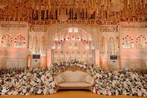 Grand Reception Stage Decor, Kerala Wedding Decorations, Royal Indian Wedding Decor, Grand Wedding Stage Decorations, Royal Wedding Decor, Pakistani Wedding Stage, Banquet Design, Mehendi Decoration, Wedding January