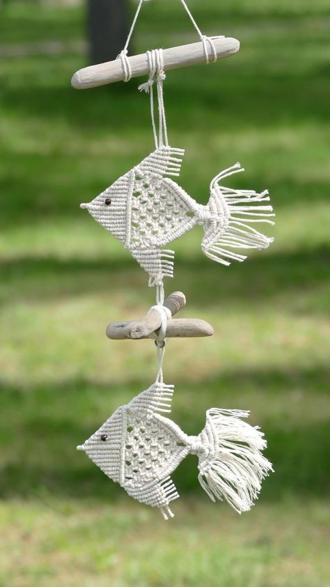 Macrame Fish, Simpul Makrame, Tutorial Macramé, Macrame Wall Hanging Tutorial, Free Macrame Patterns, Macrame Plant Hanger Patterns, Macrame Knots Pattern, Diy Macrame Plant Hanger, Macrame Wall Hanging Diy