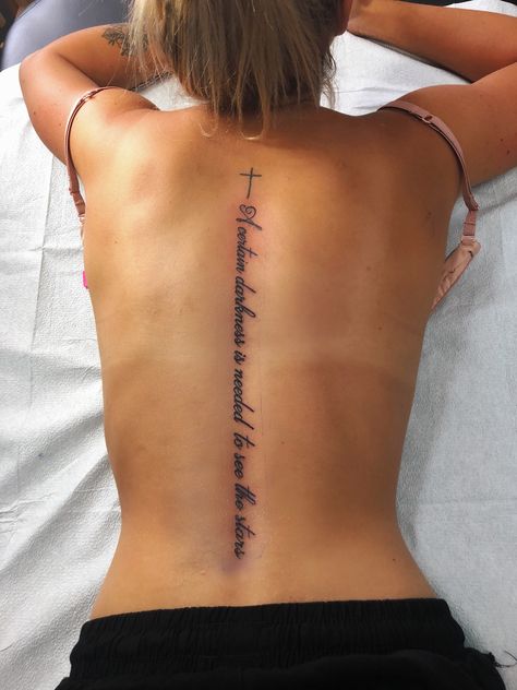 A Certain Darkness Is Needed, Tattoos Spine, Spine Tattoo Quotes, Pinterest Tattoos, Font Tato, One Word Tattoo, Hip Tattoos Women, Writing Tattoos, Inspiration Tattoos