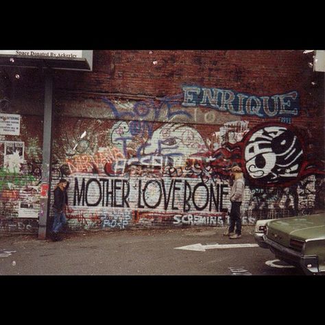 The original Mother Love Bone mural in Seattle, WA Mother Love Bone, Seattle Grunge, Andrew Wood, Layne Staley, Mother Love, Blog Titles, Alice In Chains, Best Blogs, Pearl Jam