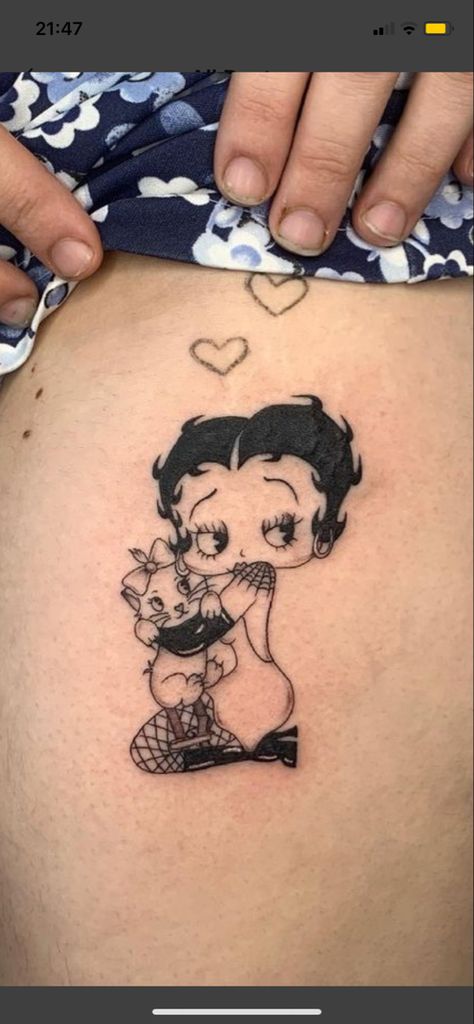 Cartoon Women Tattoo, Betty Boop Dog Tattoo, Fine Line Betty Boop Tattoo, Betty Bop Tattoo Ideas, Spooky Betty Boop Tattoo, Black Betty Boop Tattoo, Betty Boop Tattoo Vintage, Big Thigh Tattoos For Women, Mexican Tattoo For Women