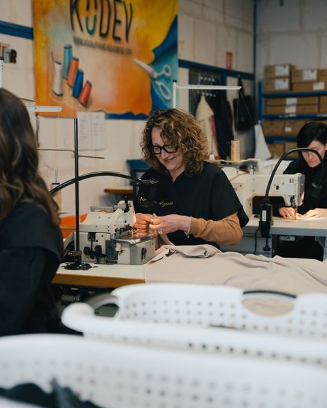 Dans notre atelier près de Saint-Etienne en France, nos couturières talentueuses créent du linge de spa avec amour. 💓 Chaque linge de spa que nous confectionnons est le fruit de notre passion pour le « Made in France », alliant tradition et innovation. 🪡 #madeinfrance #fabricationfrançaise #kodev #loire #couturière #savoirfaire #lingedespa #saintétienne Atelier Alain Ellouz, Made In France, Spa, France