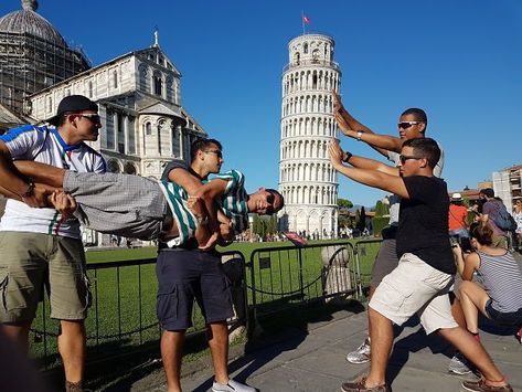 The Leaning Tower Of Pisa, Forced Perspective, Pisa Italy, Italy Pictures, Tower Of Pisa, Friend Poses Photography, Seriously Funny, Friend Poses, Iconic Landmarks