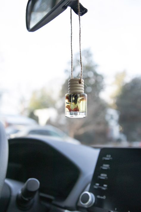 4 Ways to Make Naturally-Scented Car Air Fresheners | Hello Nest Car Diffuser Blends, Air Freshener Diy Essential Oils, Air Freshener Recipes, Diy Essential Oil Diffuser, Car Air Freshener Diy, Diffuser Diy, Air Freshener Essential Oils, Car Diffuser Essential Oils, Diy Air Freshener