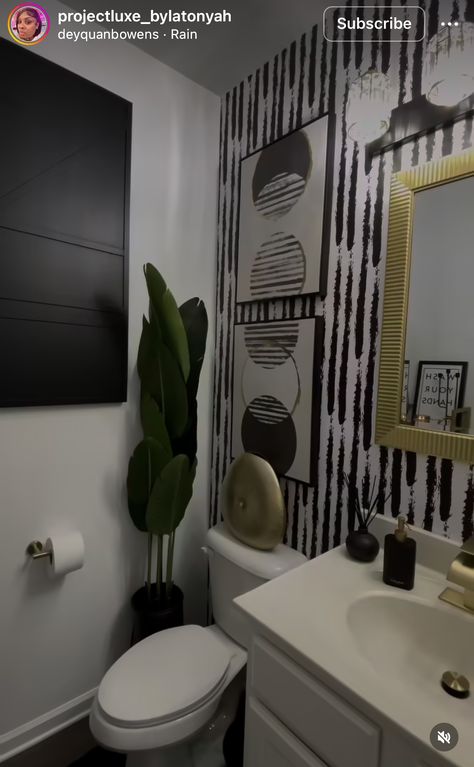 Black Wall Bathroom, Beige And Black Bathroom, Guest Bathroom Decor, Wall Bathroom, Black Wall, Black Bathroom, Black Walls, Guest Bathroom, Bathroom Inspiration