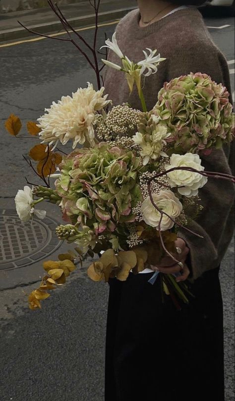 Dry Bouquet Wedding, Carrying Flowers Aesthetic, Earthy Vibes Aesthetic, Earthy Tone Wedding, Earth Tone Flowers, Earthy Flowers, Carrying Flowers, Nothing But Flowers, Colorful Bouquet