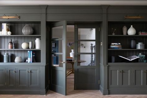 Paul Craig on Instagram: "Hot joinery alert! This stunning bespoke furniture is by @pedenandpringle. I love that it’s the entire wall and wraps around the door. Swipe for a detail and another view. The colour is @littlegreenepaintcompany Pompeian Ash. Lights are @jimlawrencemade. Photo by me @paullmcraig #joinery #shelves #shelving #paulcraig #paulcraiginteriorphotographer #interiordesign #interiorphotography #paulcraiginteriorphotography #livingroomdecor #livibgroomdesign #bespokefurniture" Pompeian Ash, Modern English Interior, Livibg Room, English Interior, Glazed Door, Interior Photography, Bespoke Furniture, Elegant Decor, Beautiful Interiors