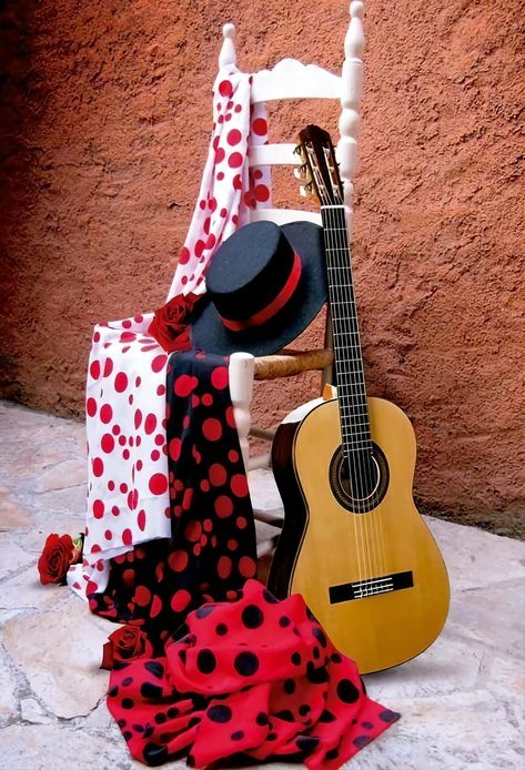 Spanish Party Decorations, Spain Theme Party, Spanish Themed Party, Spanish Heritage Month, Spain Party, Flamenco Party, Paella Party, Spanish Party, Spanish Classroom Decor