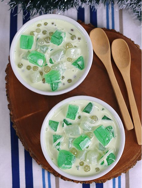 Buko Pandan is one of our favorite desserts! I cannot count how many times I’ve made this at parati pa ring taob ang lalagyan. I guess this is just everybody’s favorite especially because I make sure I use Nestle All Purpose Cream.It’s the perfect partner if you want to make the creamy desserts like this.... Buko Pandan Salad, Buko Pandan Recipe, Buko Pandan, Peppermint Dessert, Peach Kitchen, Unflavored Gelatin, Filipino Desserts, Filipino Dishes, Small Snacks