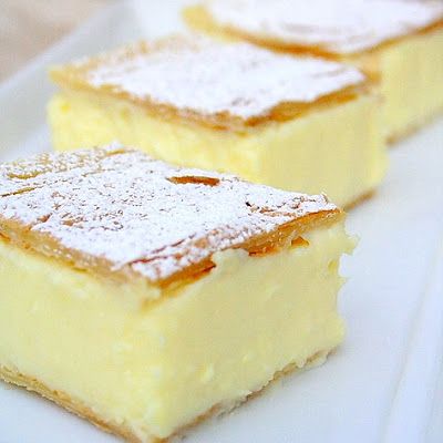 Vanilla slice - Krempita @keyingredient #cake #dessert #easy #chocolate Vanilla Custard Pie, Vanilla Slice Recipe, Vanilla Slice, Custard Cake, Custard Pie, Slices Recipes, Vanilla Custard, Pie Bar, Pudding Desserts