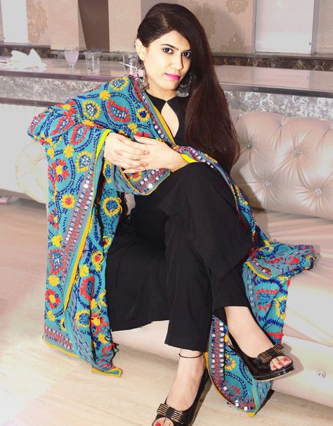 Latest Phulkari Dupatta Trends With Punjabi Suits | Bewakoof Blog Phulkari Punjabi Suits, Punjabi Embroidery, Black Suit Designs, Black Salwar Suit, Suits Design Latest, Dupatta Styling, Cotton Suit Designs, Phulkari Embroidery, Phulkari Dupatta