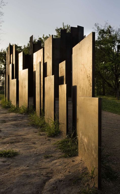 The Lady Bird Lake Hike and Bike Trail is a linear park of scenic trails and landscaping that follows the banks of the Colorado River in downtown Austin. Ver... Pagar Modern, Short Fence, Gabion Fence, House Fence Design, Boundary Wall, Living Fence, Fence Screening, Front Yard Fence, Lan Can