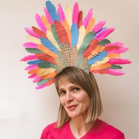 Brazilian Carnival DIY Costumes for Kids Check more at https://www.kidsartncraft.com/brazilian-carnival-diy-costumes-for-kids/ Brazil Carnival Costume, Carnival Diy, Masskara Festival, Headdress Art, Carnival Headdress, Feather Template, Carnival Crafts, Brazilian Carnival, Diy Carnival