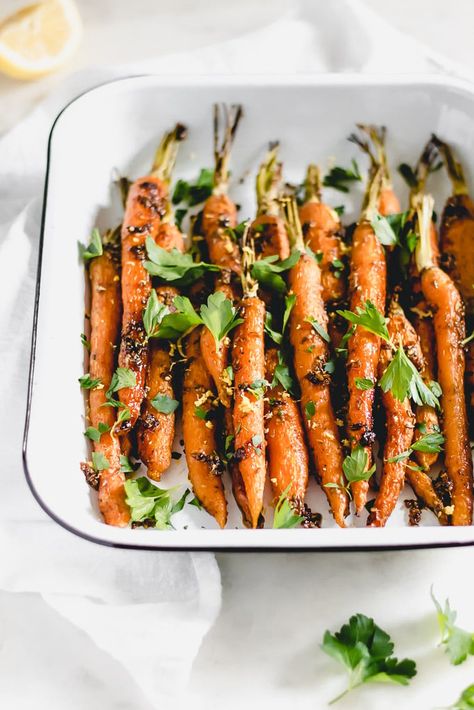 Honey Za’atar Roasted Carrots Carrot Candy, Veggie Mains, Honey Carrots, Honey Roasted Carrots, Healthy Side Dish, Sweet Potato Wedges, Za Atar, Fingerling Potatoes, Carrots And Potatoes