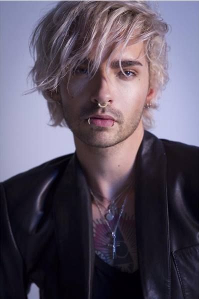 Bill Kaulitz ❤ ❤ ❤ ❤  😻 Georg Listing, Billy Boy, Kpop Hair, Tokyo Hotels, Bill Kaulitz, Neo Noir, Tom Kaulitz, Tokio Hotel, My Chemical