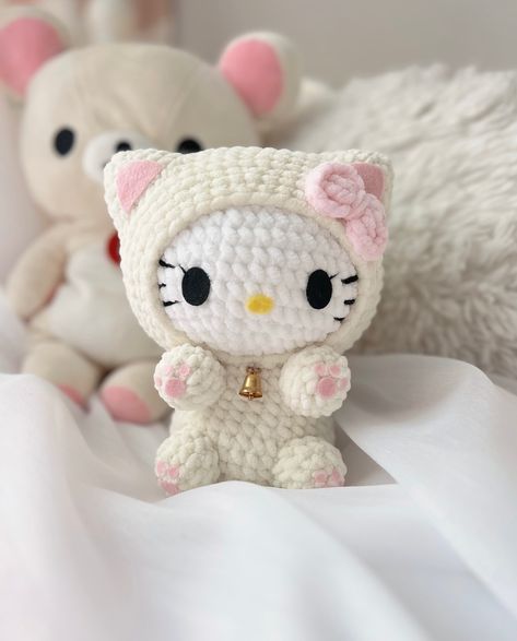 Kitty in a kitty costume 🐱🎀 #hellokitty #hellokittylover #sanrio #crochet #handmade #amigurumi Kuromi Crochet Pattern, Crochet Kuromi, Sanrio Crochet, Kuromi Doll, Hello Kitty Guitar, Kitty Costume, Images Hello Kitty, Hello Kitty Crochet, Charmmy Kitty