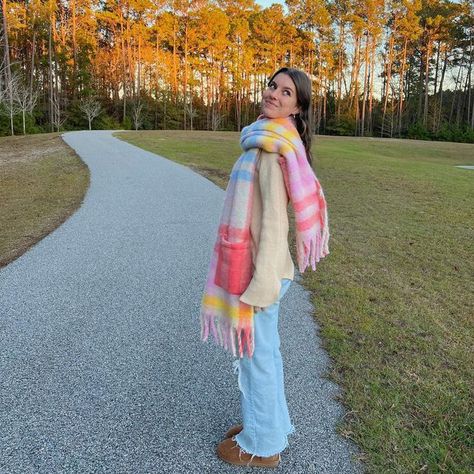 Mallory Goldsby on Instagram: "U need an oversized scarf with pockets!!❄️" Big Colorful Scarf Outfit, Purple Scarf Outfit, Oversized Scarf Outfit, Colorful Scarf Outfit, Street Fashion Outfit Ideas, Cute Day Outfits, Outfits With Scarves, Casual Outfits Street Style, Scarf With Pockets