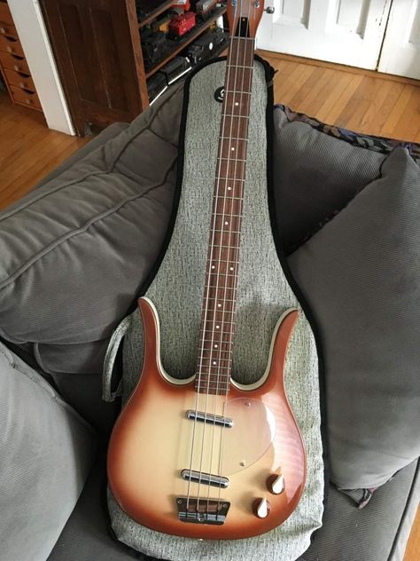 Danelectro Bass Guitar, Danelectro Longhorn, Bass Guitars, Rock'n Roll, Body Electric, Electric Guitars, Lead Singer, Bass Guitar, Guitarist